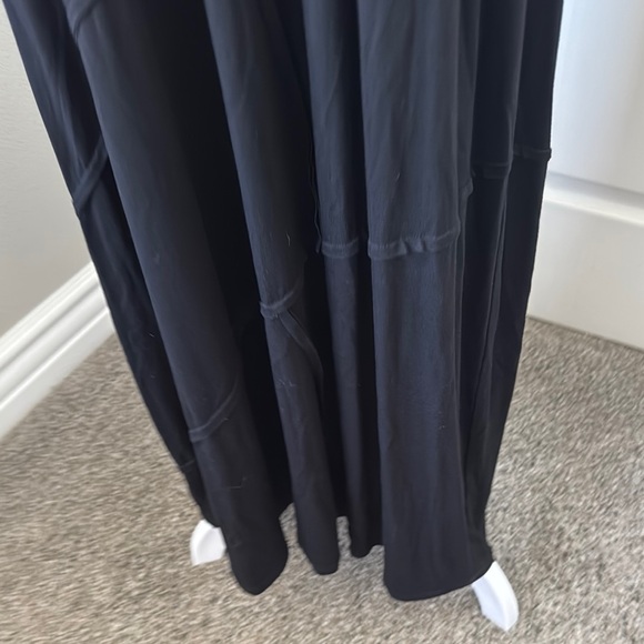 Elegant Black Maxi Dress - Picture 3 of 6